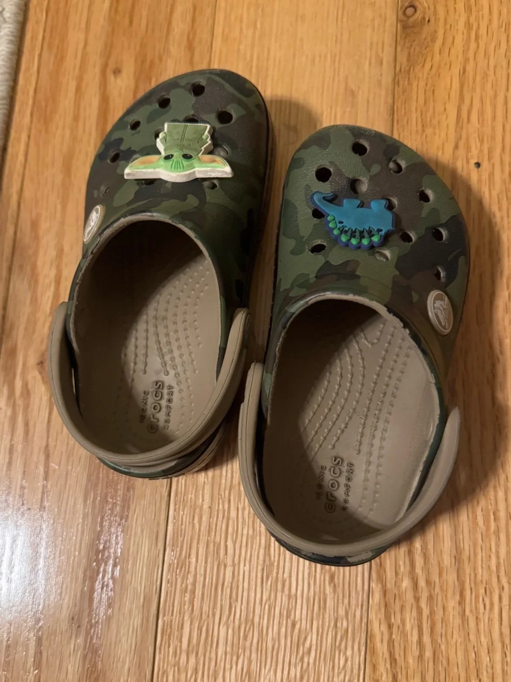Cameo crocs size 8c